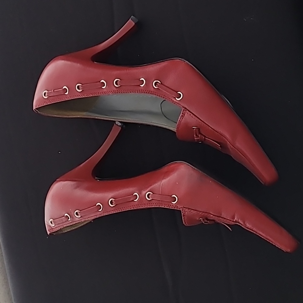 Red Heels - Picture 2 of 5